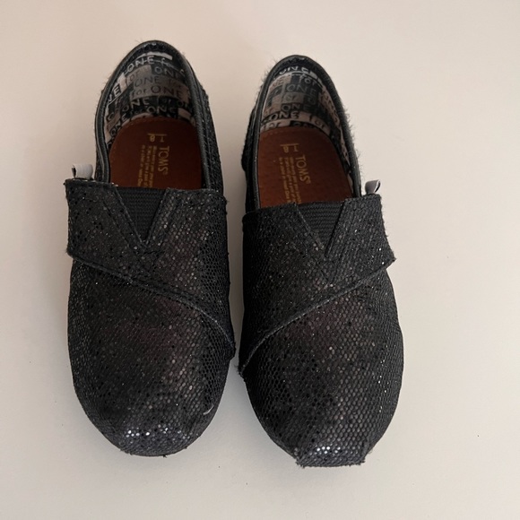 Tom’s black sparkle - Picture 2 of 2